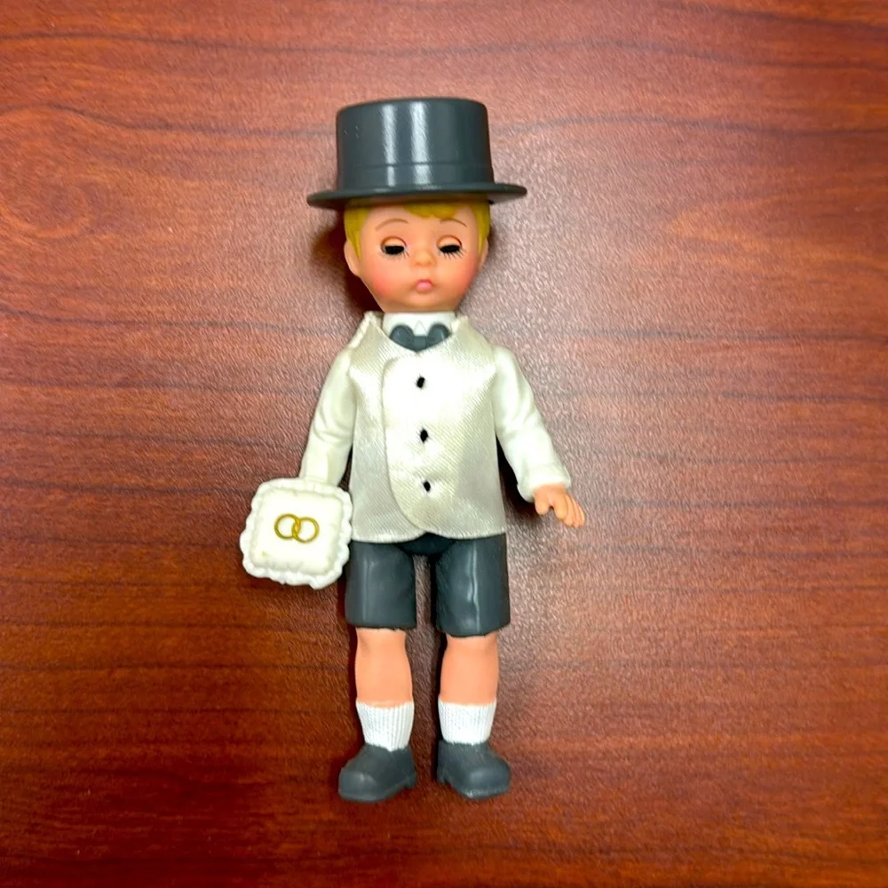 Madame Alexander 2002 Wedding Ring Bearer McDonald’s Happy Meal mini doll